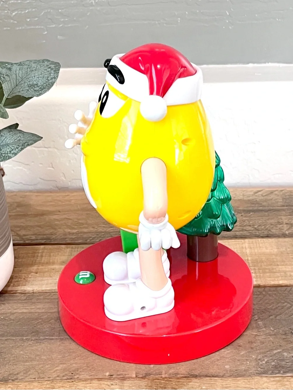 Mars M&M’s Yellow Character Christmas Candy Dispenser 2016 Lights Music